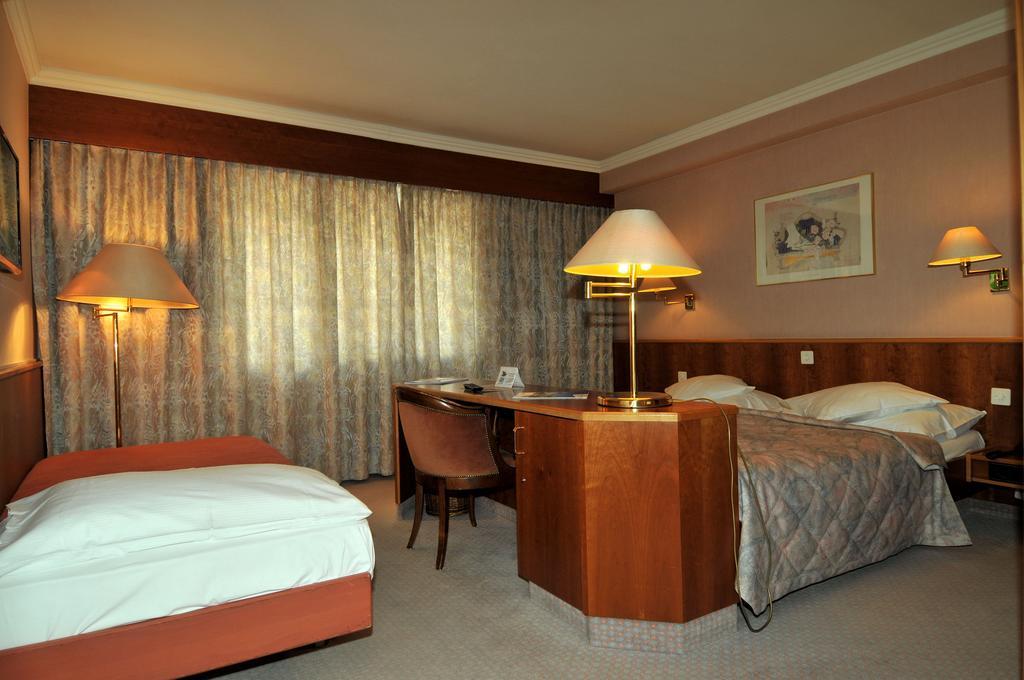 Hotel Forum Martigny Quarto foto